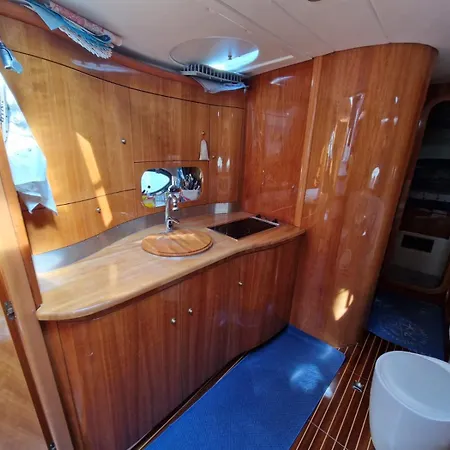 Motoryacht Elena Bådhotel